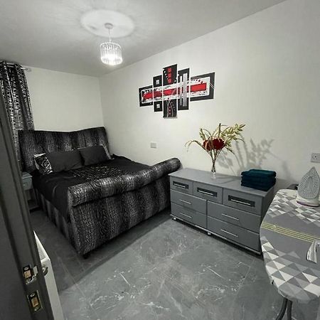 3 Bedroom Whalley Aparthotel バーンリー エクステリア 写真