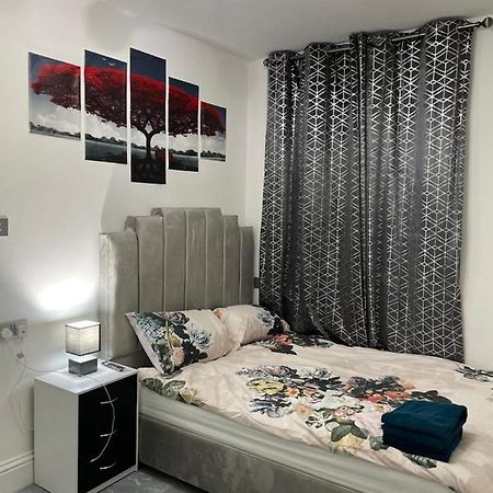 3 Bedroom Whalley Aparthotel バーンリー エクステリア 写真