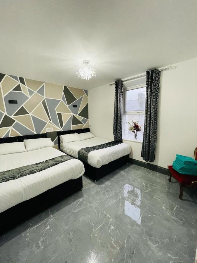 3 Bedroom Whalley Aparthotel バーンリー エクステリア 写真