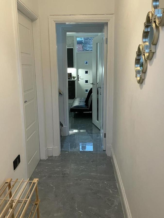 3 Bedroom Whalley Aparthotel バーンリー エクステリア 写真