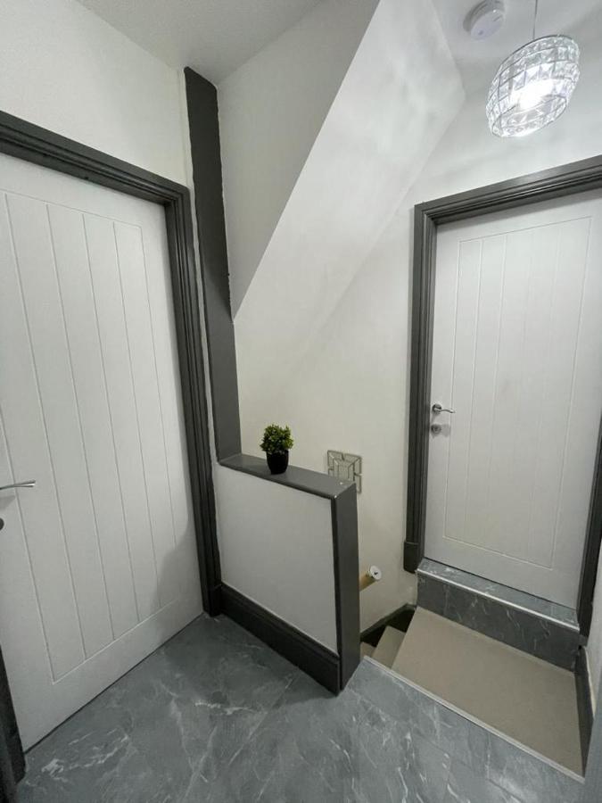 3 Bedroom Whalley Aparthotel バーンリー エクステリア 写真