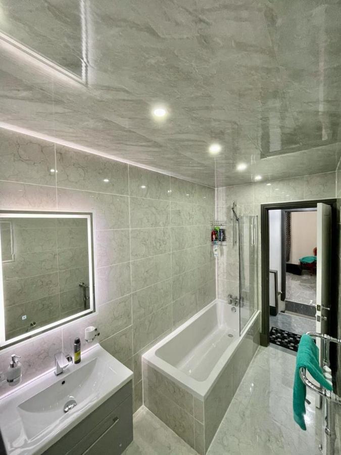 3 Bedroom Whalley Aparthotel バーンリー エクステリア 写真